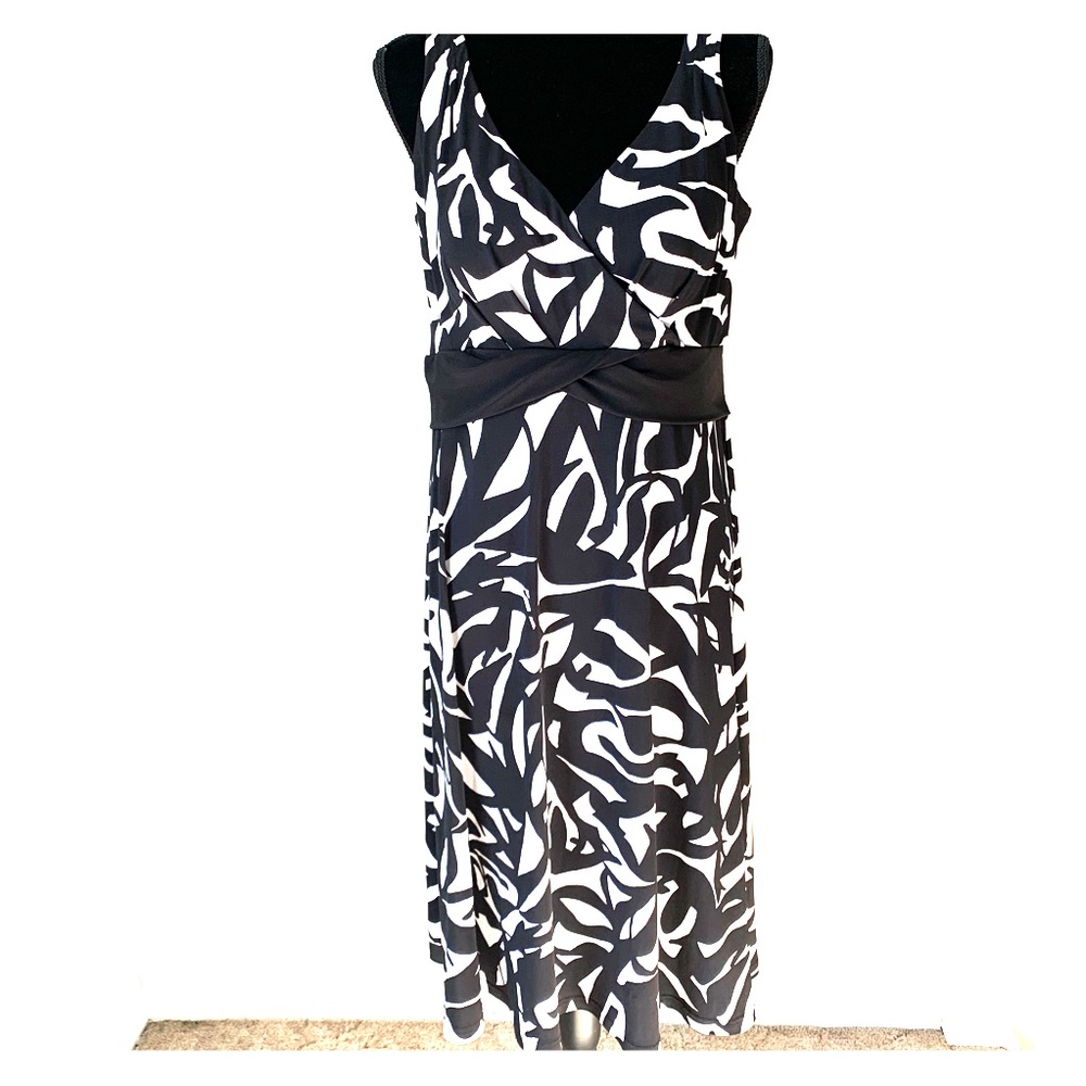 R & K Originals Black and White Sleeveless Dress